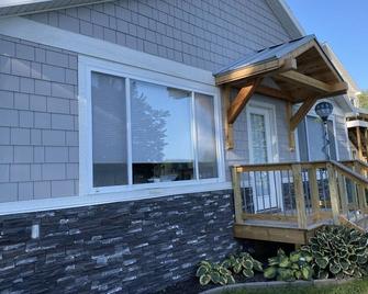 Beautiful & charming 3 bedroom lake house! - Paw Paw - Gebäude