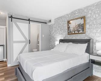 Charming Mid-Century Motel 3 - Reno - Schlafzimmer