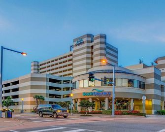 Available Aug 23-30 - Virginia Beach - Edificio