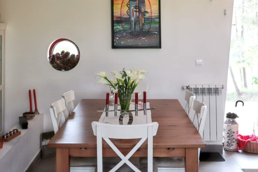 Cozy House in Seia with Fireplace - סייה - חדר אוכל