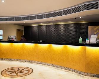 Berjaya Makati Hotel - Makati - Front desk