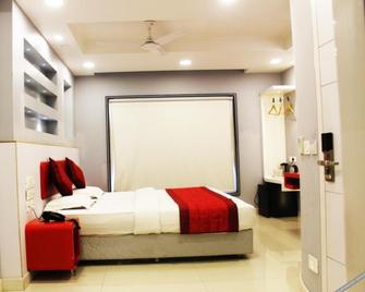 Hotel City Empire Just a Minute Away From New Delhi Railway Station & Connaught Place - New Delhi - Bedroom