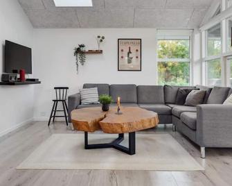 Holiday Home Alrike - 850m from the sea by Interhome - Grenaa - Huiskamer