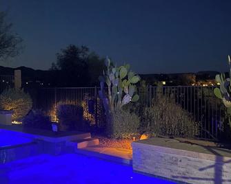Amazing Arizona home relax and enjoy your time swimming or lounging by pool. - New River - Pool