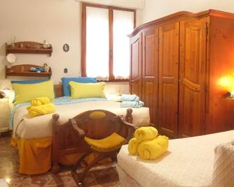 in the heart of SARDINIA particular double room - Milis - Habitación