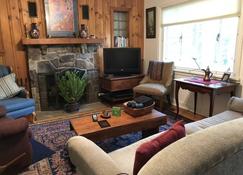 On campus of the University of the South, Sewanee, TN. - Sewanee - Living room