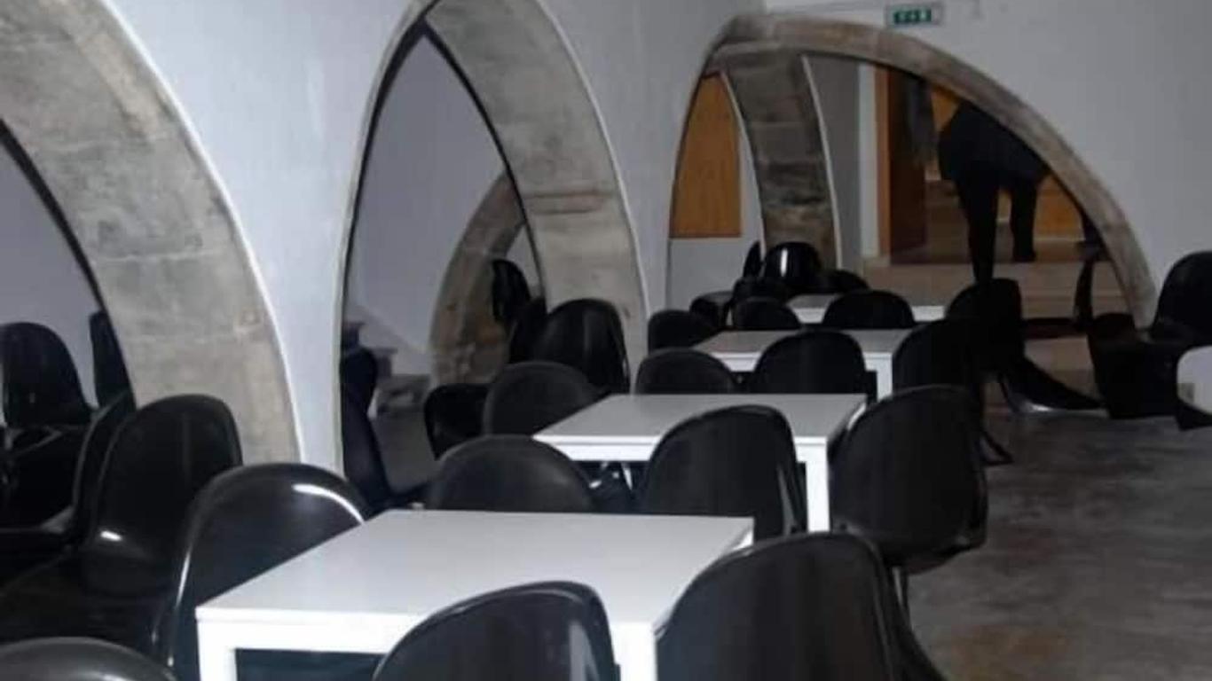 بي كويمبرا هوستلز