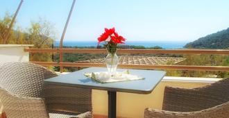 Blue Bay Hotel - Mytilene - Balcony