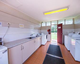 Kingaroy Holiday Park - Kingaroy - Kitchen