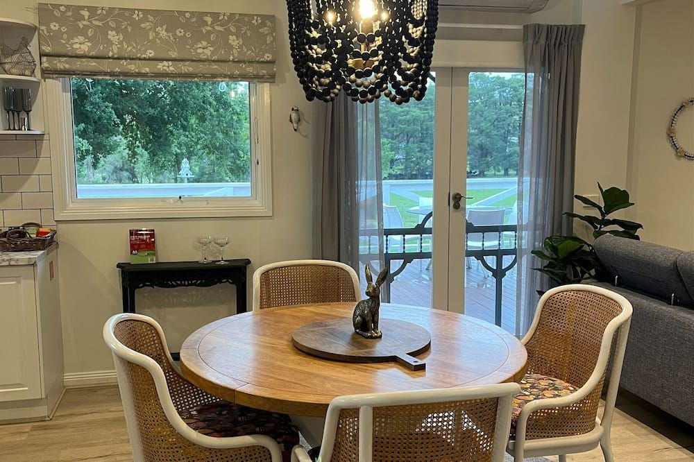Yarra Fox Farm Cottage Farmstay - Dixons Creek - Dining room