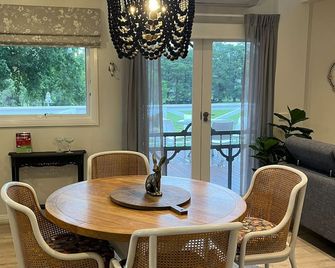 Yarra Fox Farm Cottage Farmstay - Dixons Creek - Dining room