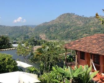 Lovely Modern 2 Bdrm Centrally Located Townhouse with All Amenities - Copan Ruinas - Outdoors view