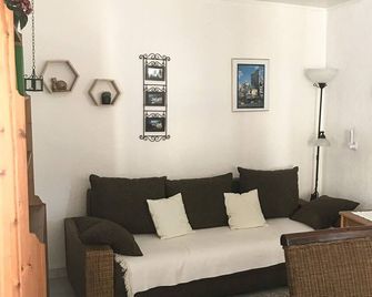 Small, cozy Holiday house invites you to linger. - Piesport - Living room