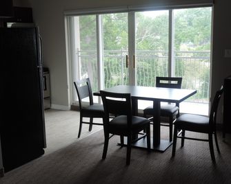 Wasaga Riverdocks Hotel Suites - Wasaga Beach - Dining room