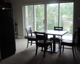 Wasaga Riverdocks Hotel Suites - Wasaga Beach - Essbereich
