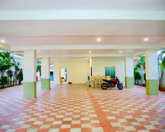 Hotel Vistaara Grand - Guntūr - Lobby