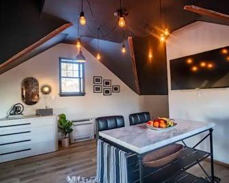 Peekskill Carriage House Downtown Studio - Peekskill - Comedor