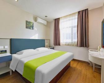 Greentree Inn Baoding Sanfeng Road Agricultural University Shell Hotel - Baoding - Bedroom