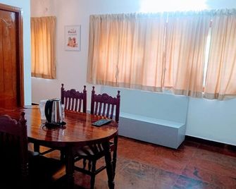 Deer Suites and Spa- Rock Beach White Town Zone , French Quarter, Pondicherry - Pondichéry - Salle à manger