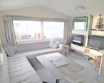 3 Bedroom Modern Caravan Sleeps up to 8 - Millom - Wohnzimmer