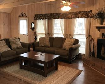 Pine Mountain Club Chalets Resort - Pine Mountain - Living room