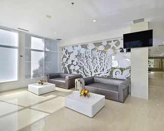 Whiz Prime Hotel Sudirman Cilacap - Cilacap - Lobby