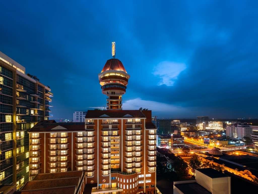 Mövenpick Nairobi Hotel & Residences - Nairobi - Building