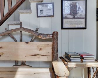 Hot Tub + Sauna + Deck + Firepit + Beach Access + Near Dining | Grateful Escape by AvantStay - Lake Harmony - Stairs
