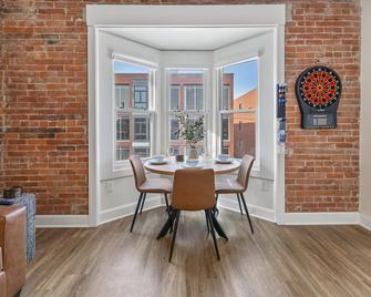 Top Floor - Mass Ave in Heart of Indy with Balcony - Indianapolis - Essbereich
