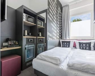 Smarty Airport Cologne Hotel - Kontaktloser Self Check-In - Köln - Schlafzimmer