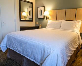 Candlewood Suites East Lansing by IHG - Lansing - Soveværelse