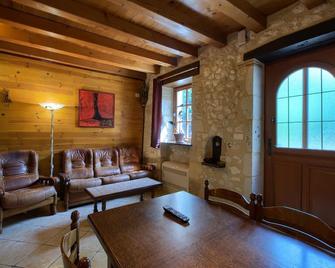 Holiday house Pessac sur Dordogne for 1 - 5 persons with 3 bedrooms - Row house - Gensac - Sala de estar