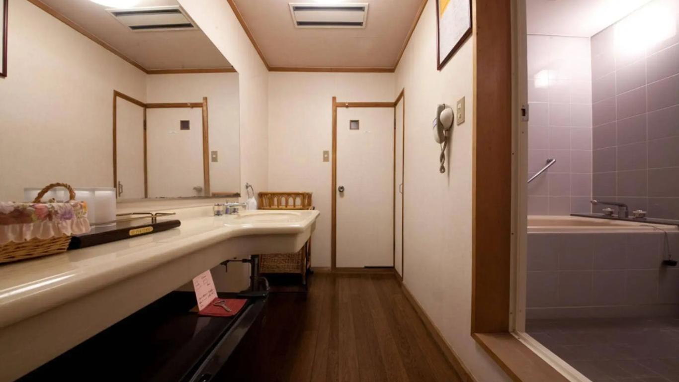 Ryokan Sennari (13 years or older)