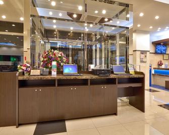 Toyoko Inn Shin-osaka Higashi-mikuni Ekimae - אוסקה - דלפק קבלה