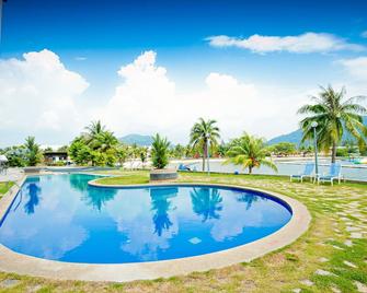 Marina Island Pangkor Resort & Hotel - Lumut - Piscina