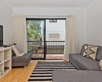 Paddington Townhouse- in the heart of Rosalie Village - Brisbane - Living room