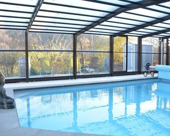 Family fun near Redu center, cleaning included - Libin - Pool