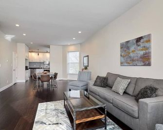 St Louis 2bd 2ba, Forest Park, Bj Hospit - เซนต์หลุยส์ - ห้องนั่งเล่น