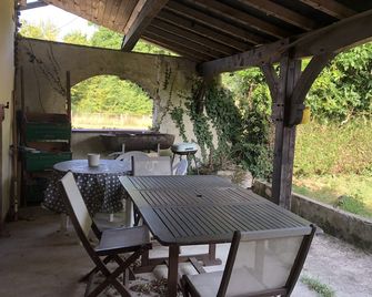 Bucolic cottage - La Ville-aux-Clercs - Patio