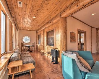 Eagle Nest Home w/ Hot Tub & Views - 5 Min to Lake - Eagle Nest - Living room