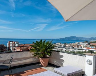 Gian Paul Hotel - Cavi di Lavagna - Balcón