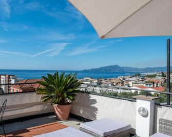 Gian Paul Hotel - Cavi di Lavagna - Balcón