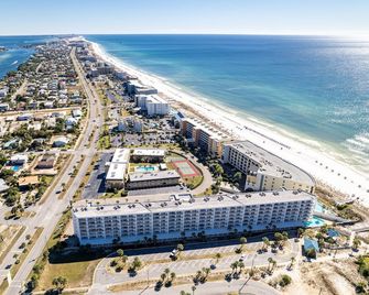 Seacrest 604 is a 2 BR Gulf Front on Okaloosa Island by RedAwning - Fort Walton Beach - Beach