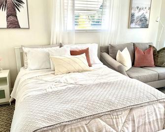 Master Suite with Private Pool - Margate - Bedroom