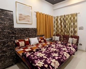 Dayananda Homestay Near Ram Jhula & Janki Jhula - Rishikesh - Bedroom