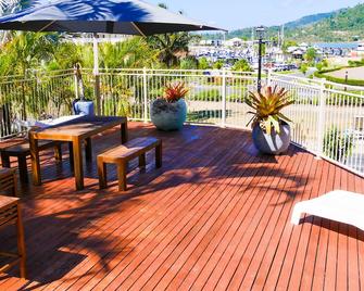 Spa Haven 17B Ocean View - Airlie Beach - Balcony
