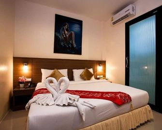 Royal Waves Hotel - Patong - Quarto