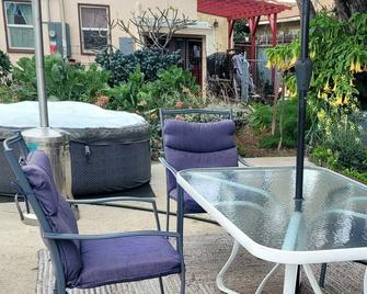 Urban Farm House +Hot Tub+Pool - Long Beach - Patio