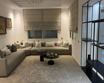 500 Sqm villa near the airport. - Bouskoura - Salon