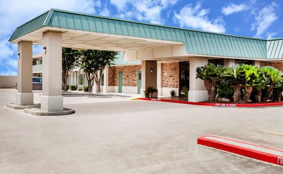 Days Inn By Wyndham Seguin Tx 63 8 3 Seguin Hotel Deals